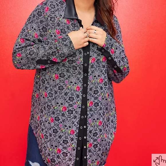 🆕💀 🌹2X BETSEY JOHNSON FLORAL SKULLS TUNIC BLOUSE 🌹 💀 - Picture 2 of 8